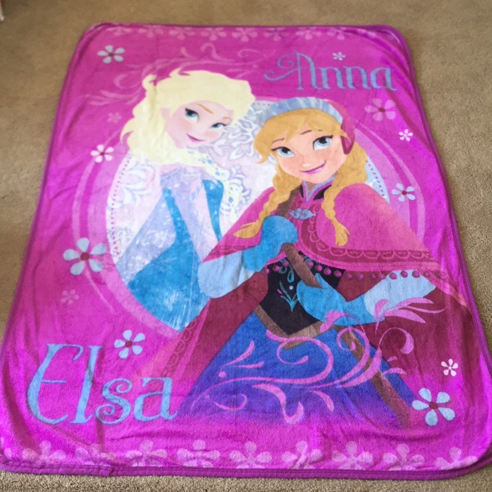 Disney Anna And Elsa Frozen Throw